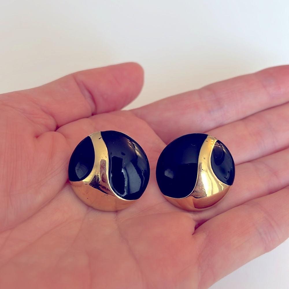 NAPIER GOLD BLACK VINTAGE CLIP ON ROUND EARRINGS - Picture 5 of 6